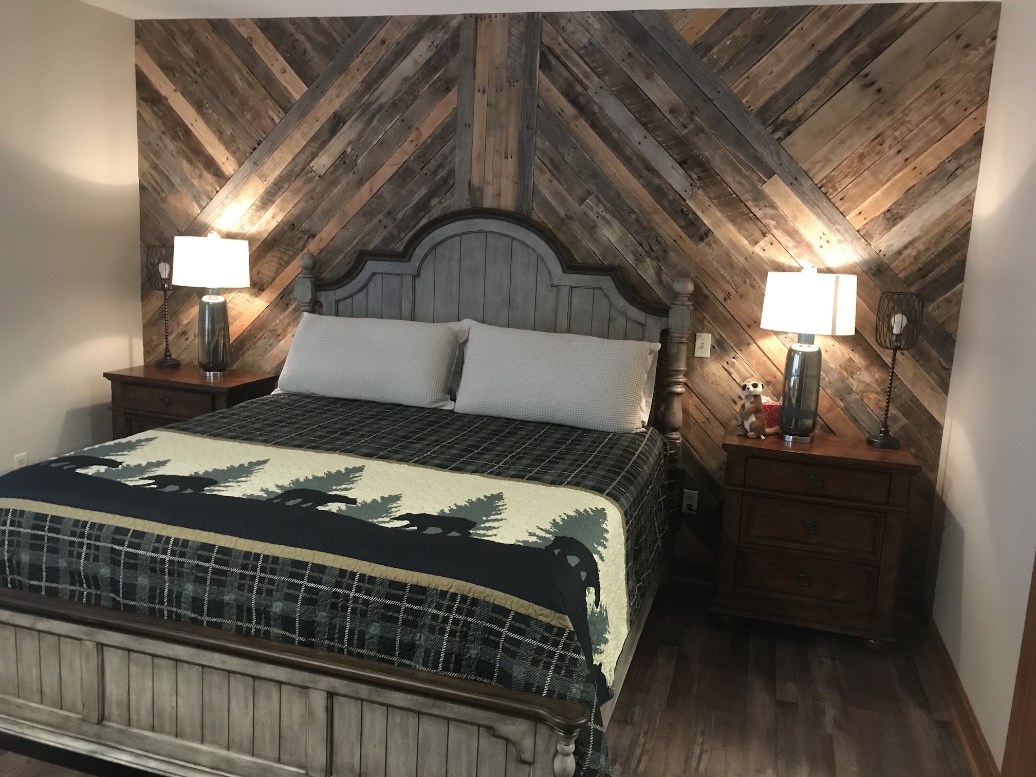 Pallet wood wall